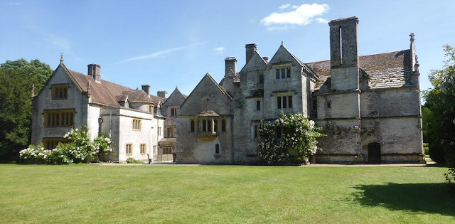 View of Abelhampton House on a sunny day
