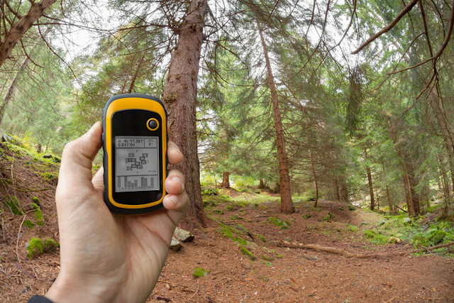 Geocaching with GPS 