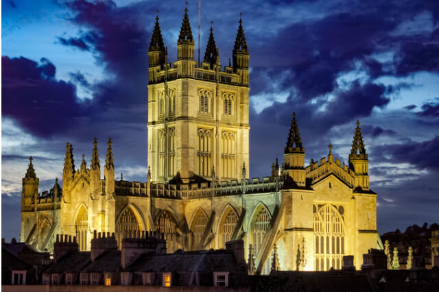 Bath-Abbey-in-Bath-Somerset-lit-up-at-night