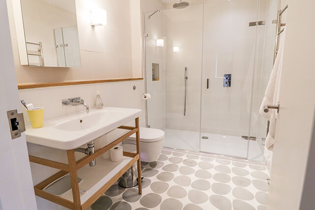 bathroom/wet room in a holiday home